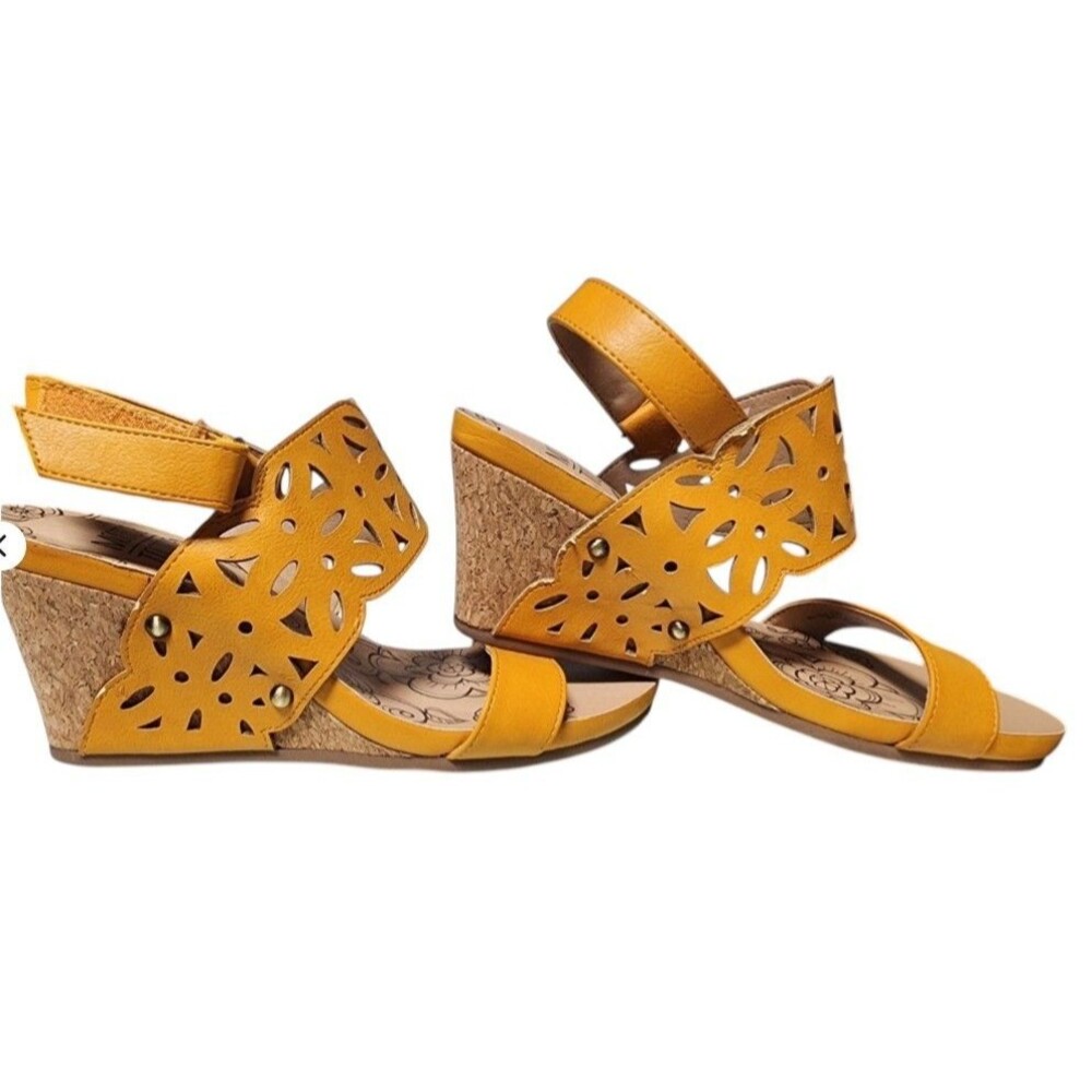 Mootsies Tootsies Tania Wedge Sandals Size 7 Laser Cut-Out Design Boho
